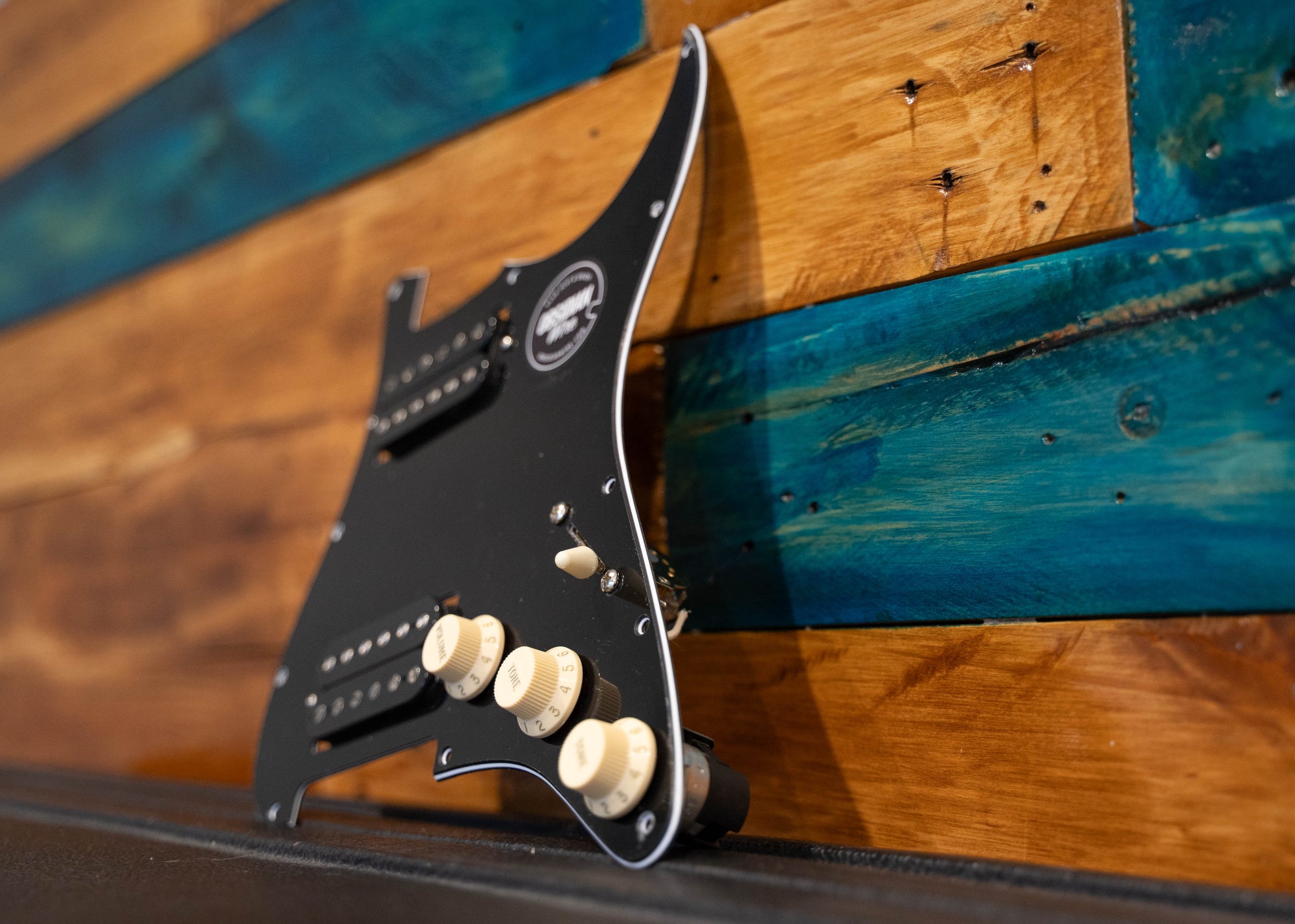 Custom Shop : Pickguard chargé HSS pour Strat®