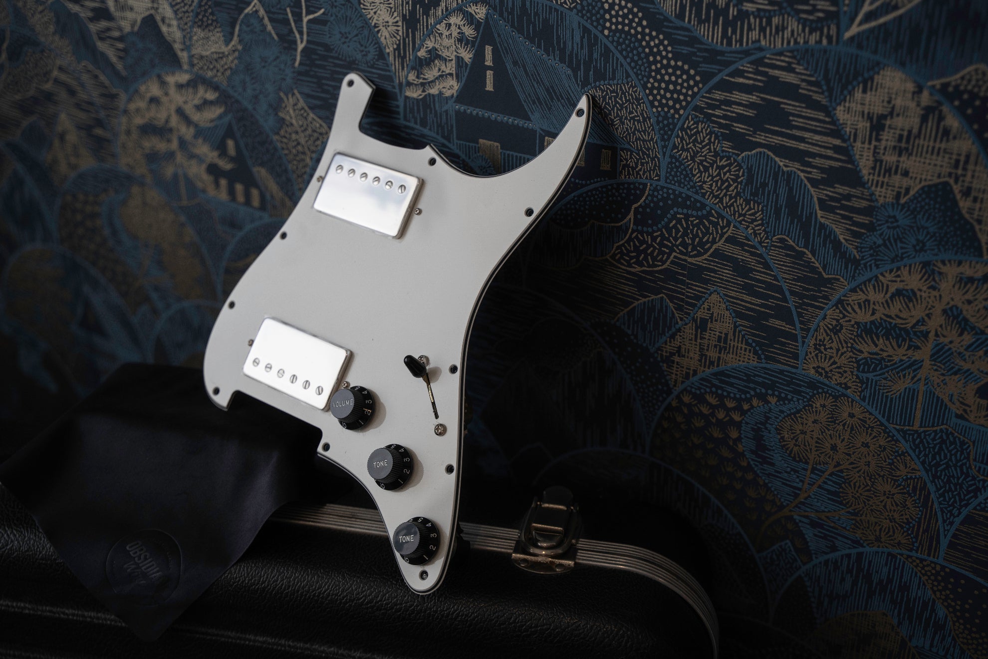 Custom Shop : Pickguard chargé HSS pour Strat®