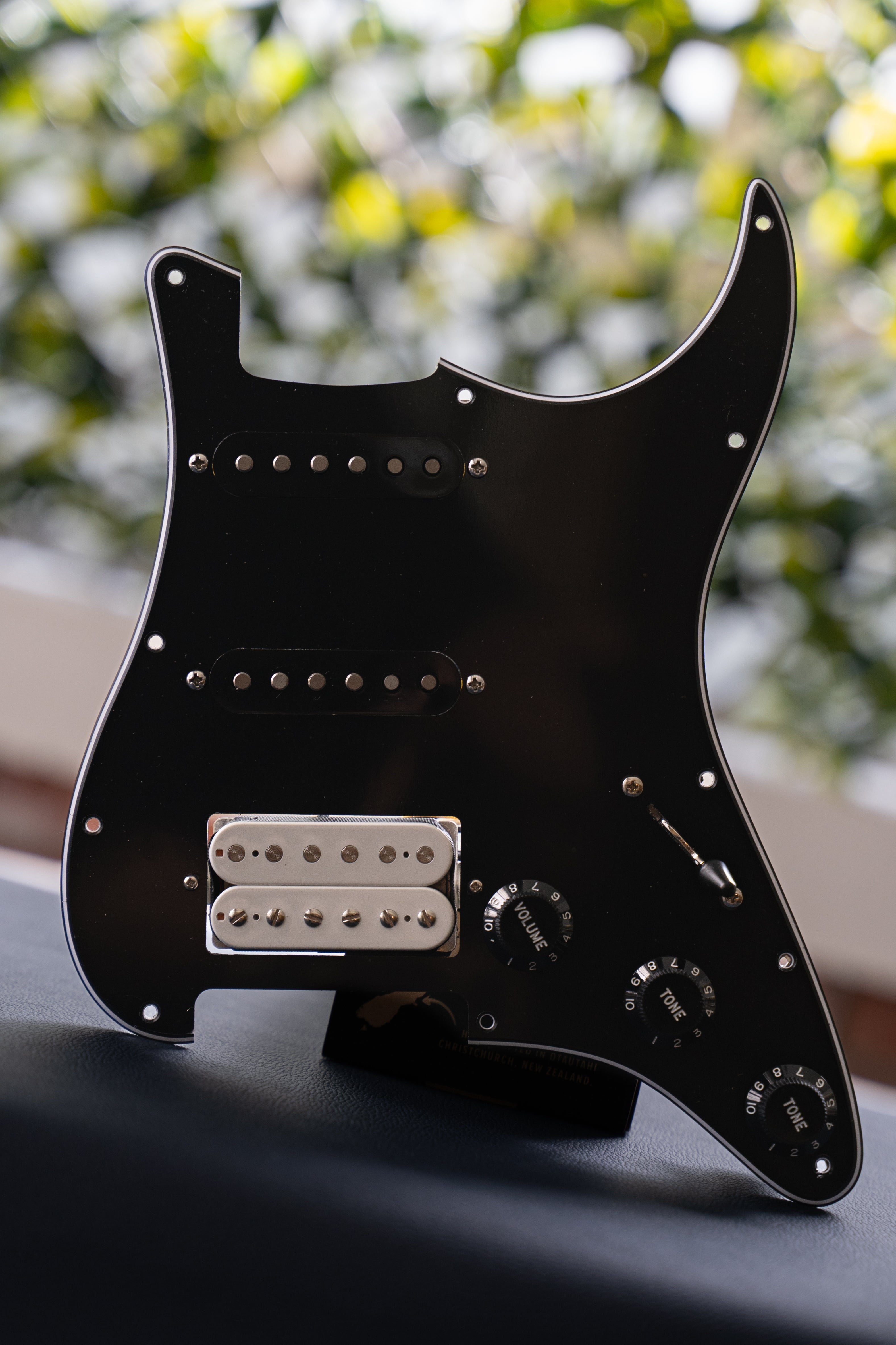 Custom Shop : Pickguard chargé HSS pour Strat®