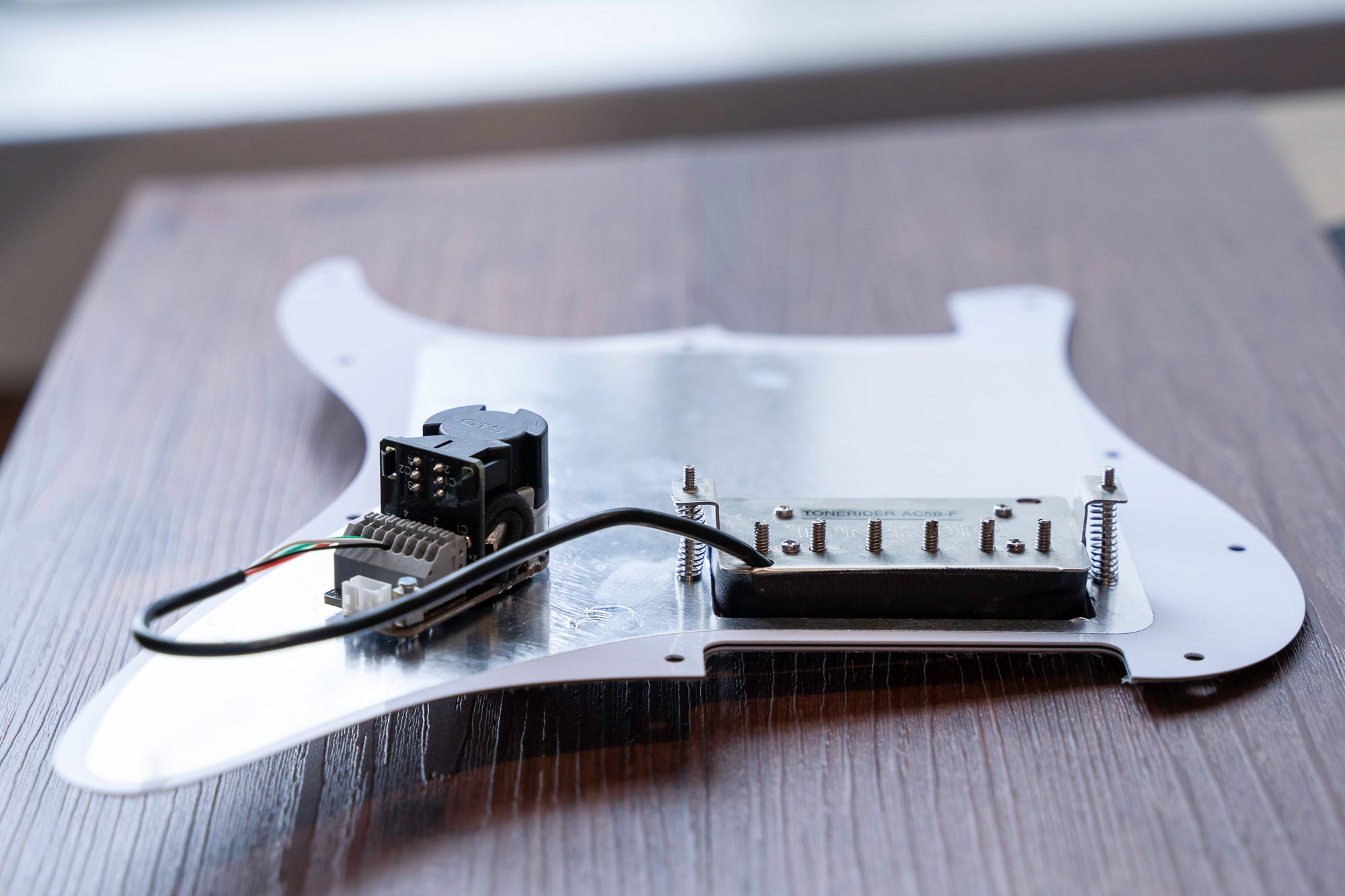 Custom Works: Single Humbucker Loaded Pickguard for Strat®