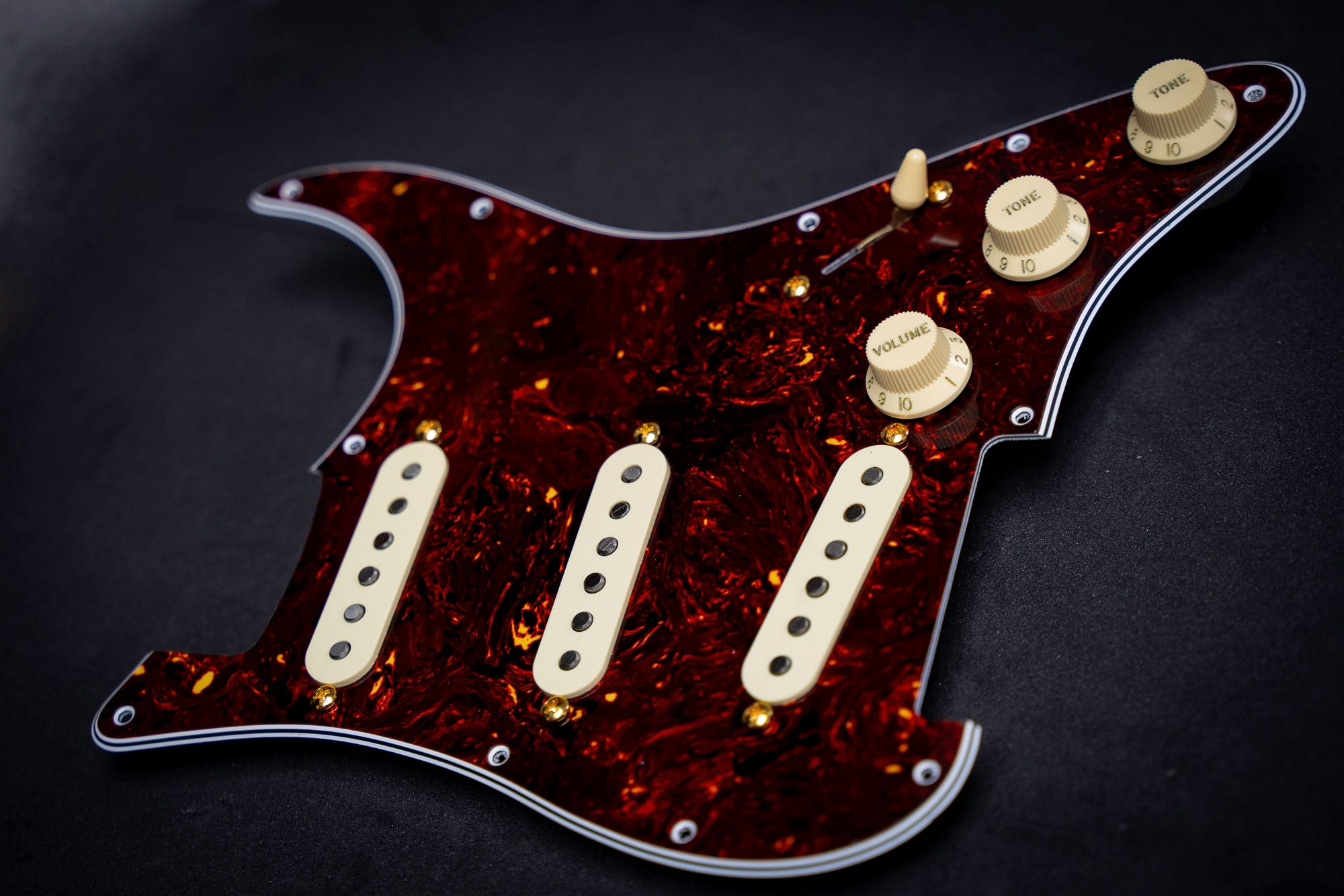 Custom Works: Noiseless Loaded Pickguard for Strat®