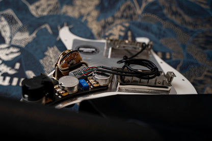 Custom Shop: HSS Loaded Pickguard für Strat®