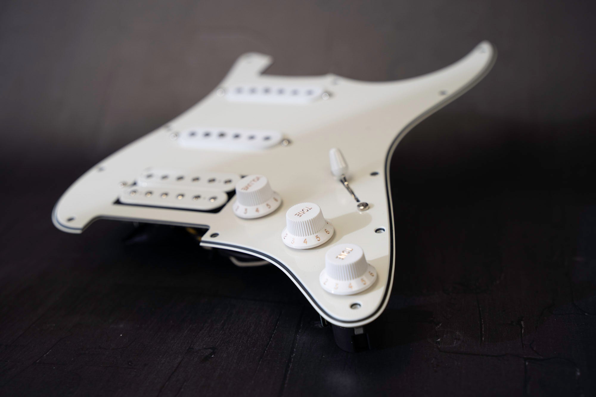 Custom Shop : Pickguard chargé HSS pour Strat®