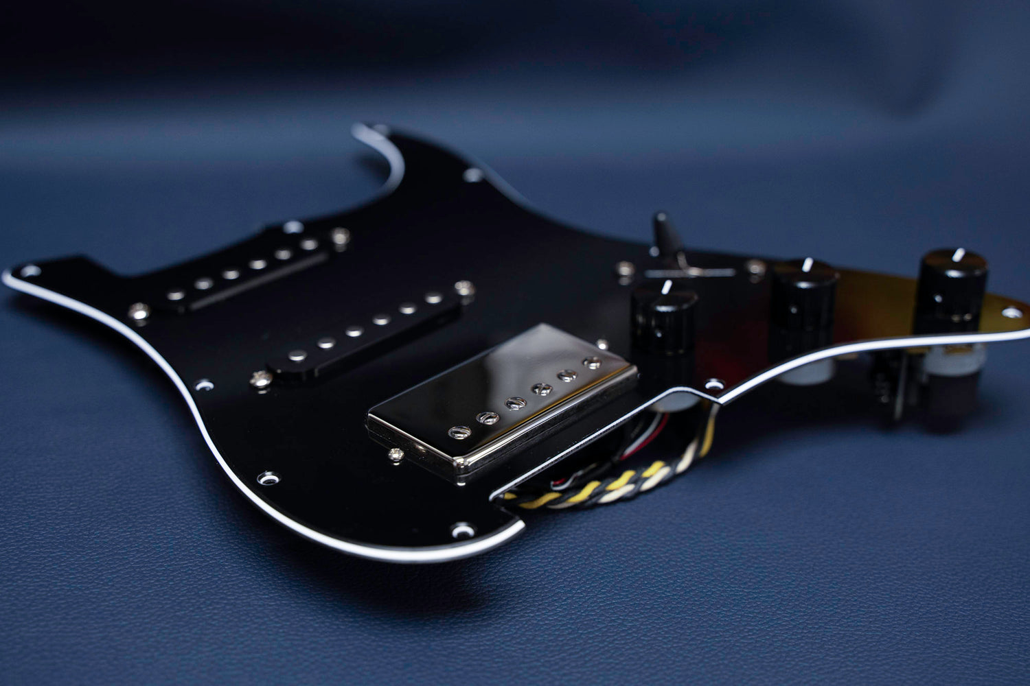 Custom Shop : Pickguard chargé HSS pour Strat®