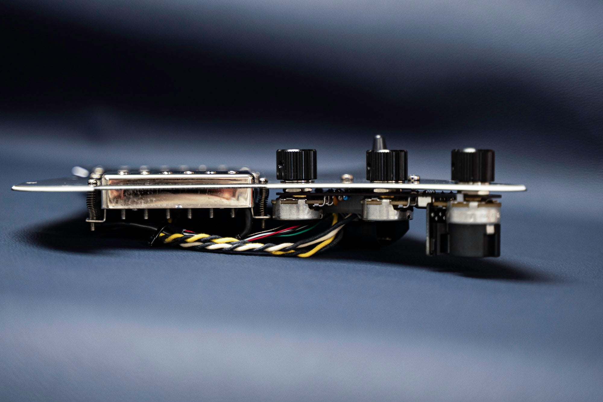 Custom Shop : Pickguard chargé HSS pour Strat®