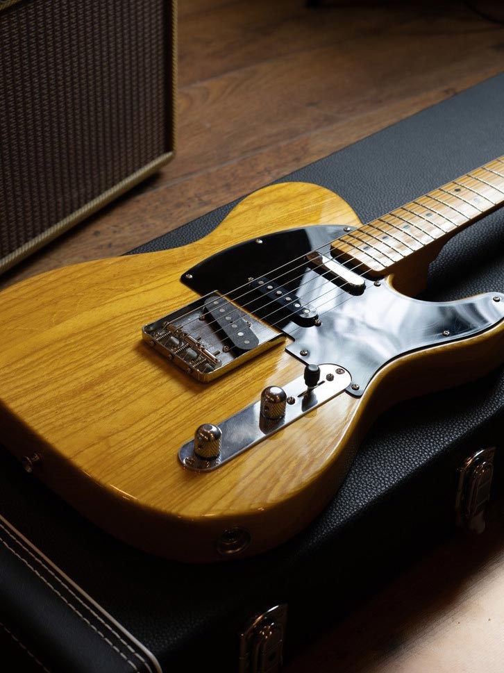 Tonerider pickups Nashville telecaster with amp - mobile banner